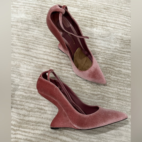 Salvatore Ferragamo Pink arch Heels - Picture 2 of 4